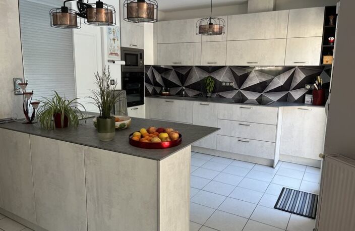 Contemporaine de 4 pièces principales — photo 2