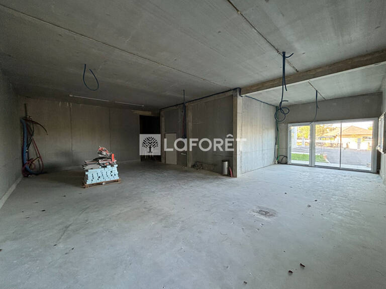 Local commercial de 81m² à aménager — photo 1