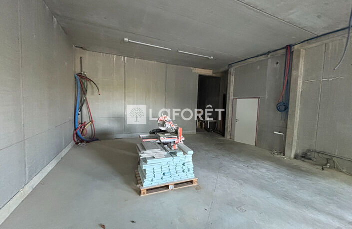 Local commercial de 81m² à aménager — photo 2