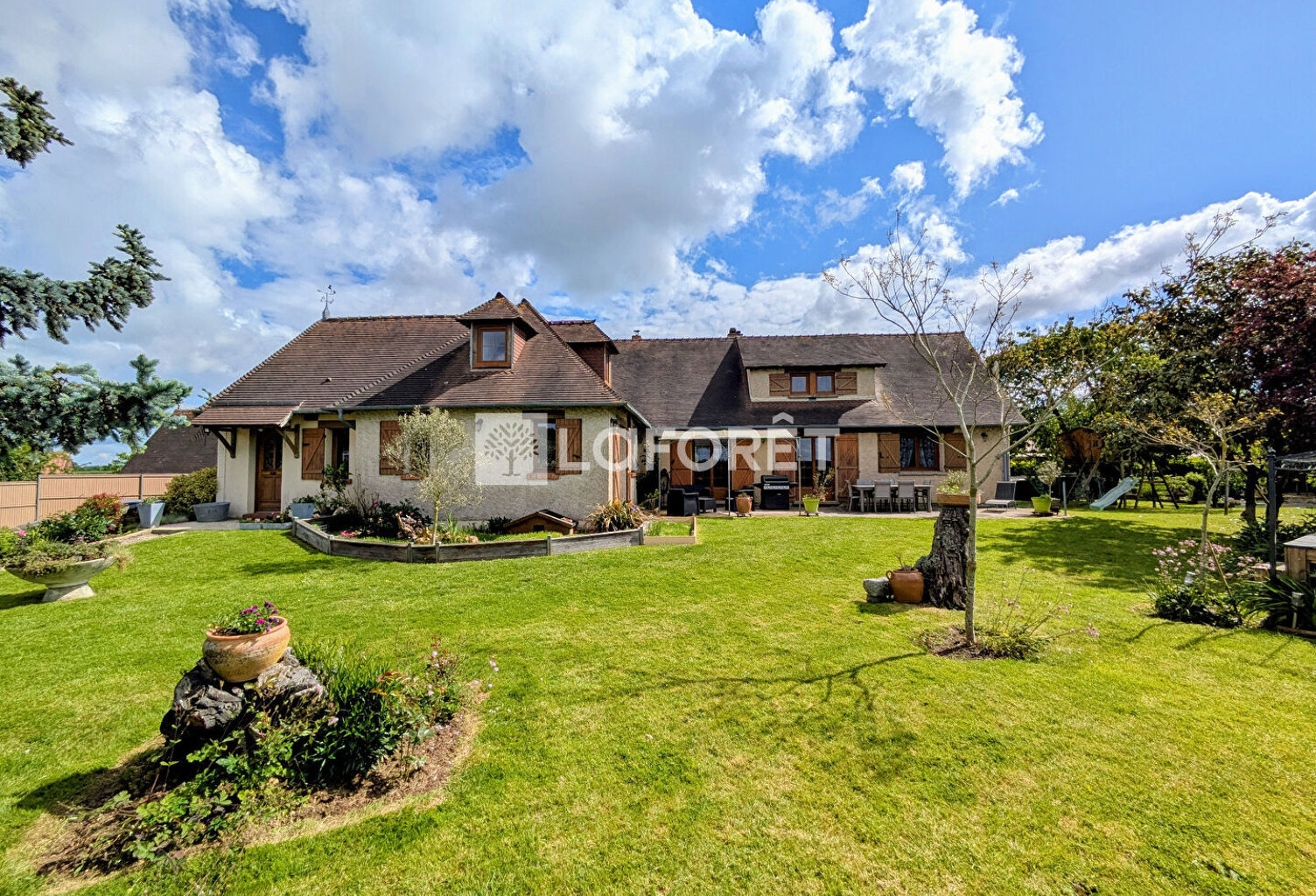 EXCEPTIONNELLE PROPRIÉTÉ FAMILIALE AUX VOLUMES RARES UN VÉRITABLE COUP DE COEUR — photo 1