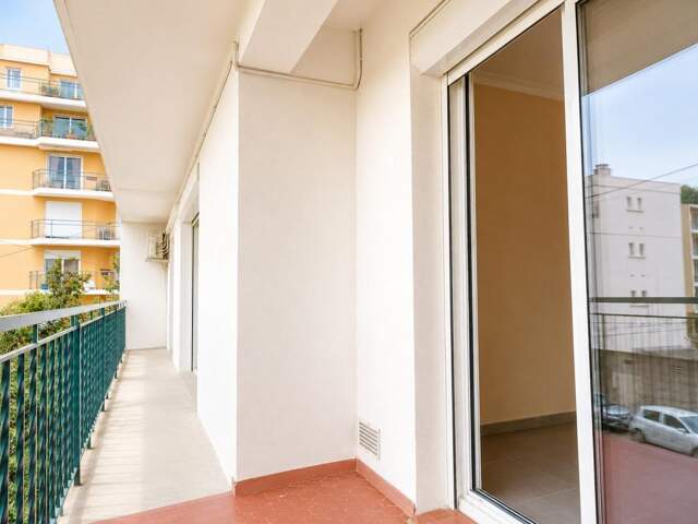 T4 proche Lycée Louise MICHEL — photo du bien