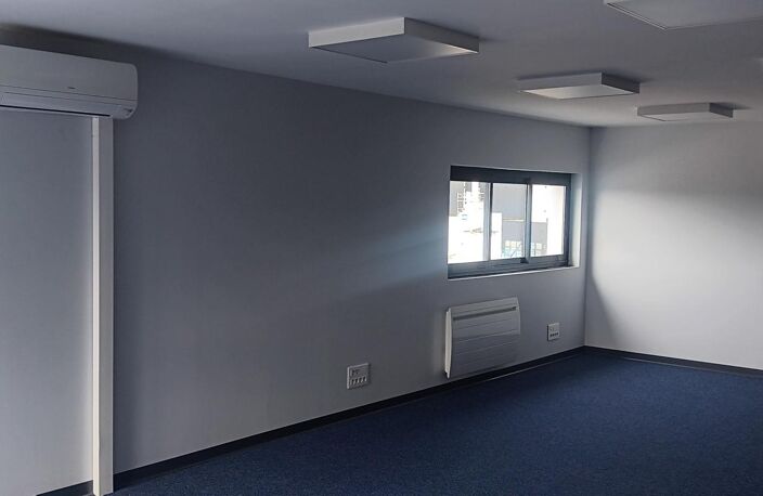 OLEMPS - LOCAL PROFESSIONNEL / BUREAUX en étage — photo 5
