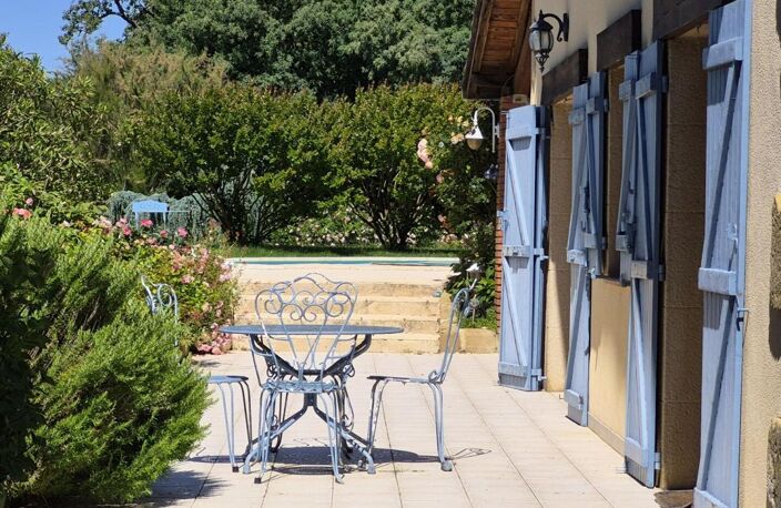 À vendre, proche Castelnau Magnoac (Hautes-Pyrénées): Belle maison gasconne rénovée avec palier en mezzanine, terrasses d'été, atelier/garage et piscine, situé dans un jardin de 7 679 m² avec une vue sur les montagnes et la campagne — photo 3