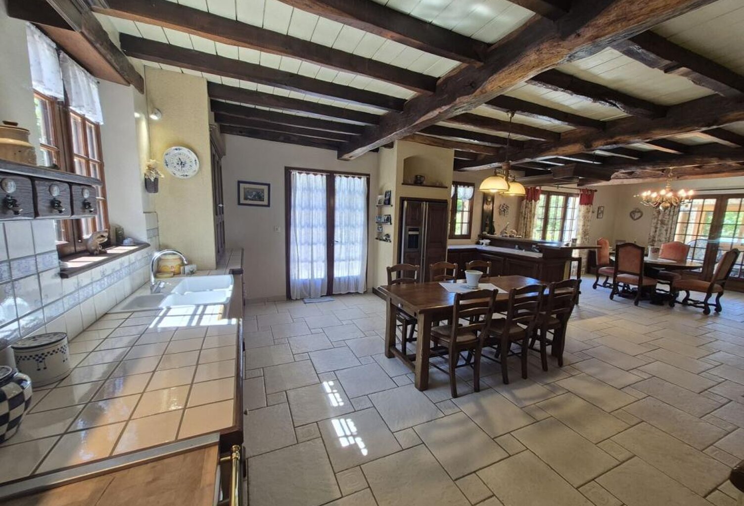 À vendre, proche Castelnau Magnoac (Hautes-Pyrénées): Belle maison gasconne rénovée avec palier en mezzanine, terrasses d'été, atelier/garage et piscine, situé dans un jardin de 7 679 m² avec une vue sur les montagnes et la campagne — photo 1