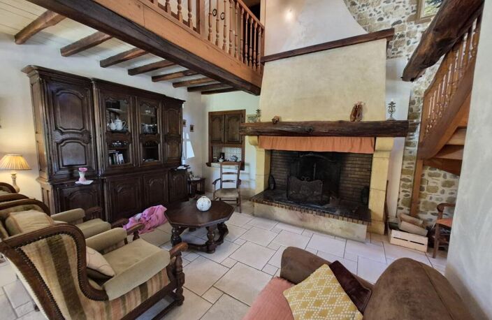 À vendre, proche Castelnau Magnoac (Hautes-Pyrénées): Belle maison gasconne rénovée avec palier en mezzanine, terrasses d'été, atelier/garage et piscine, situé dans un jardin de 7 679 m² avec une vue sur les montagnes et la campagne — photo 5