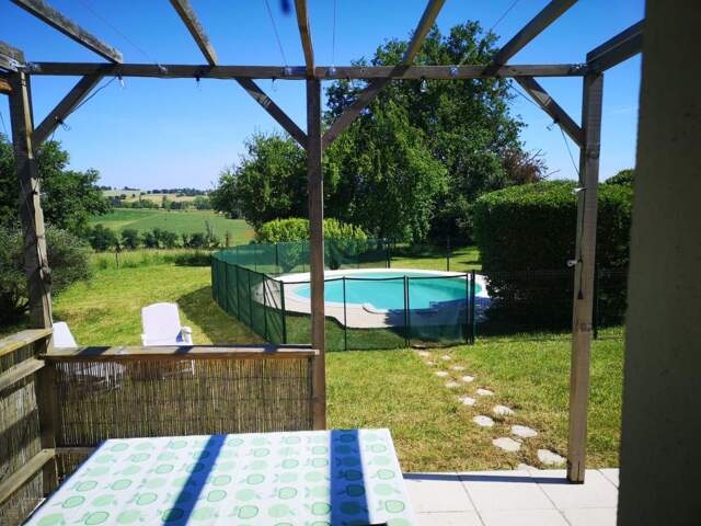 A vendre proche de Vic-Fezensac, Gers : maison de 3 chambres avec grand salon, vue sur les Pyrénées, jardin bien aménagé, garage et piscine. DPE : C — photo du bien
