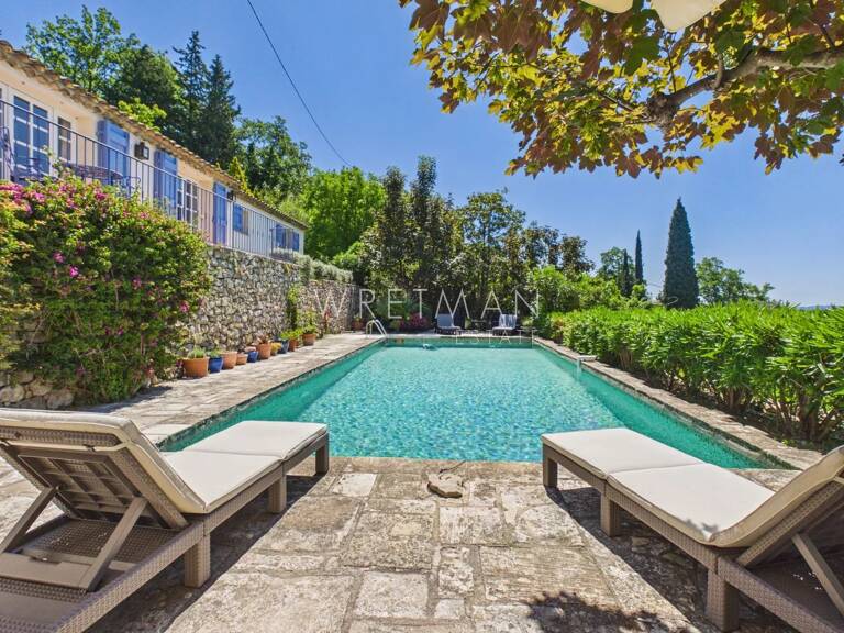 Charmante maison avec vue sur le village - Seillans — photo 1