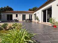 Maison d'architecte, plain pied à UZES , 136 m² — photo 2