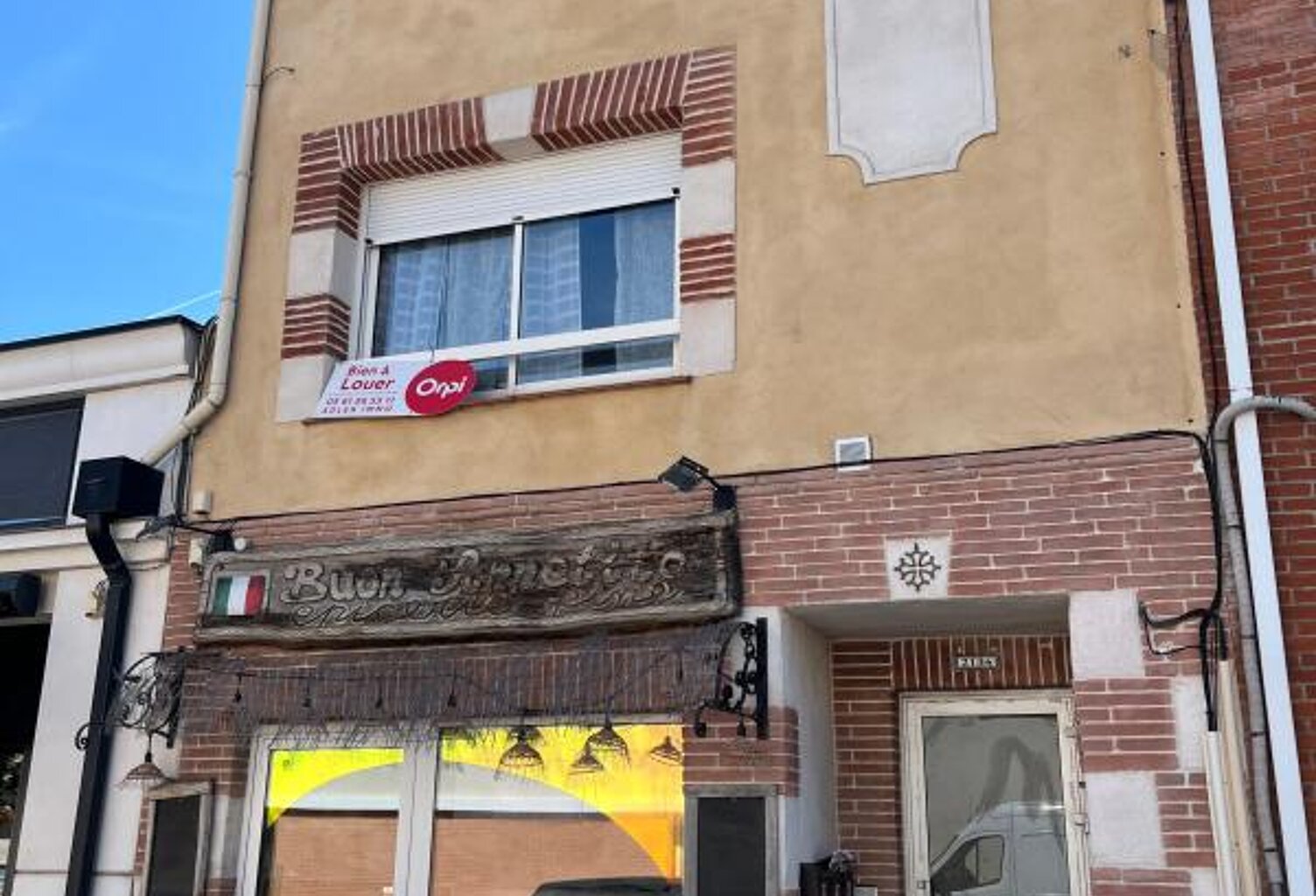 Immeuble comprenant 2 studios et un local — photo 1