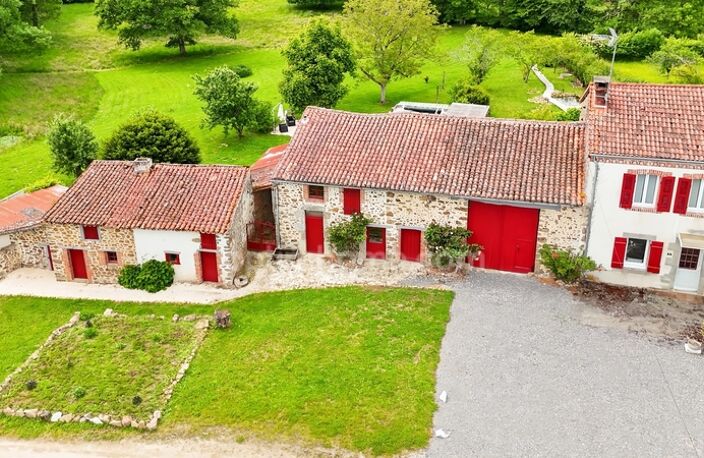 Propriété de Charme - 108 m² - 6 pièces - 4 Chambres - Piscine - Granges et Dépendances - Terrain 7 744 m² - MAGNAC LAVAL (87) — photo 3