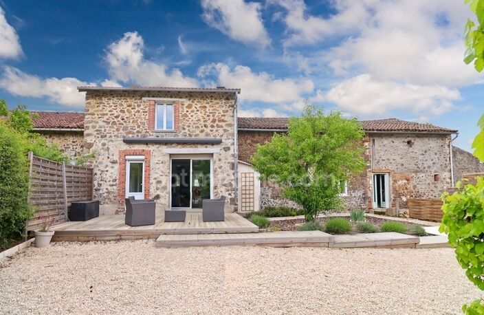 Propriété de Charme - 108 m² - 6 pièces - 4 Chambres - Piscine - Granges et Dépendances - Terrain 7 744 m² - MAGNAC LAVAL (87) — photo 4