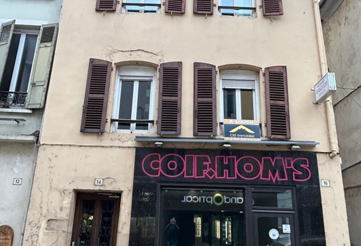 pont de beauvoisin a saisir immeuble de rapport 7 appartements loués + 1 commerce — photo 1