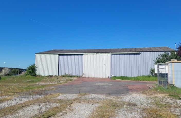 37800  DRACHE - A vendre bâtiment d'activité garage automobile libre de toute activité - Surface 500 m² sur terrain 4 000 m² — photo 2