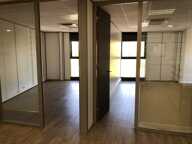 Dpt Rhône (69), à louer RILLIEUX LA PAPE Bureaux, magnifique plateau de 200m2 avec 7 bureaux et un patio, au 1er étage — photo 2