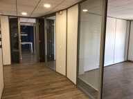 Dpt Rhône (69), à louer RILLIEUX LA PAPE Bureaux, magnifique plateau de 200m2 avec 7 bureaux et un patio, au 1er étage — photo 3