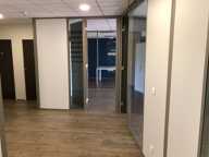Dpt Rhône (69), à louer RILLIEUX LA PAPE Bureaux, magnifique plateau de 200m2 avec 7 bureaux et un patio, au 1er étage — photo 4