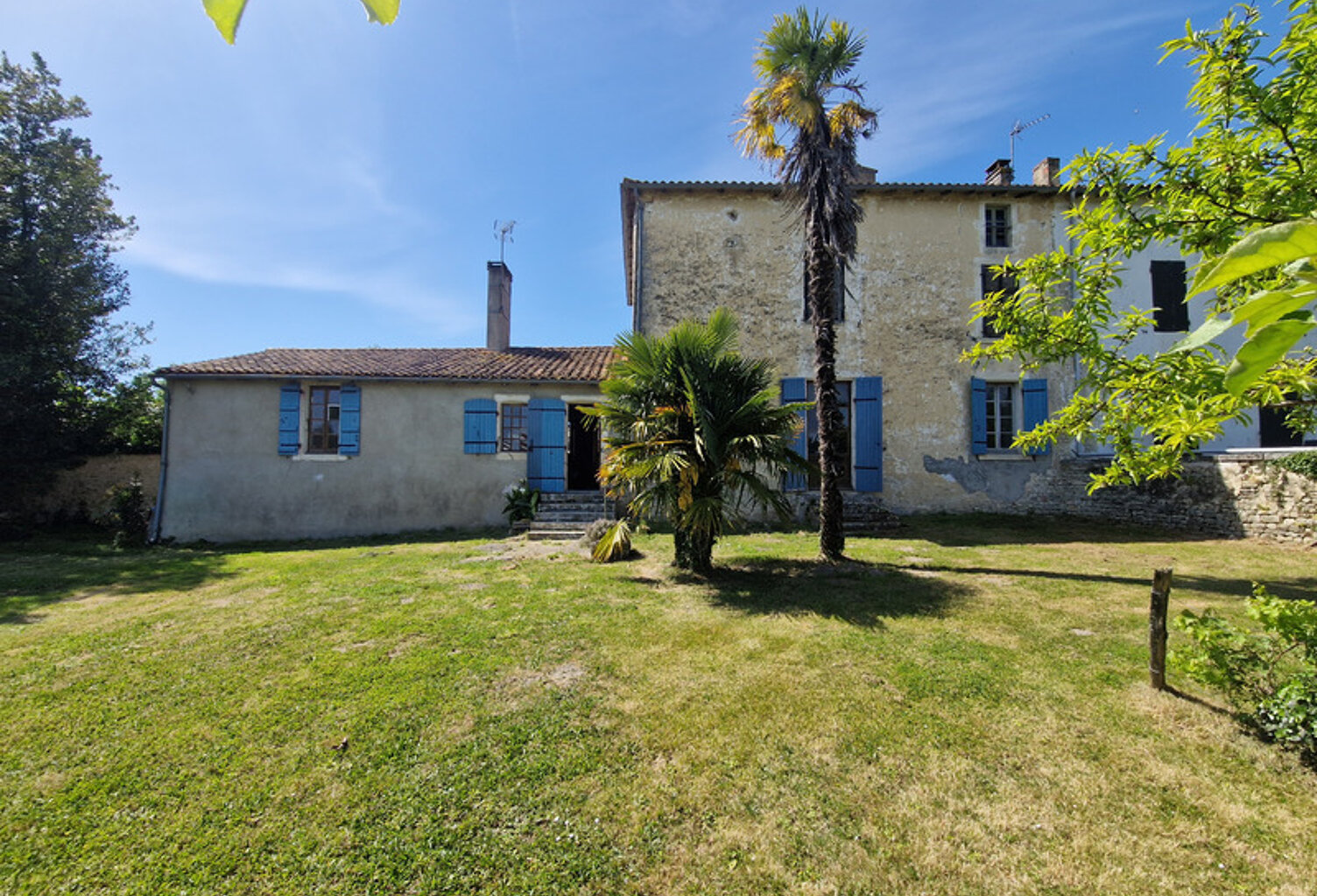 Maison à vendre 6 pièces TONNAY BOUTONNE (17)- 173 m² habitables - jardin- Grange — photo 1