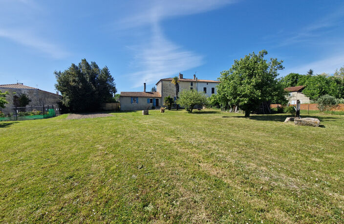 Maison à vendre 6 pièces TONNAY BOUTONNE (17)- 173 m² habitables - jardin- Grange — photo 2