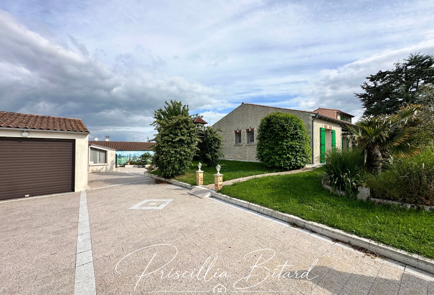Aigrefeuille d'Aunis, maison de plain-pied avec piscine, garage de 80 m² et bureau indépendant — photo 1