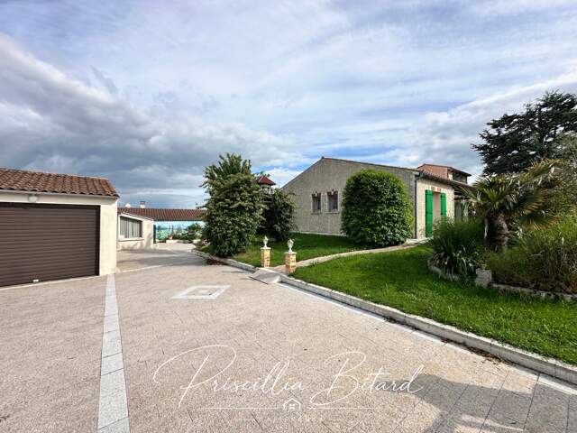 Aigrefeuille d'Aunis, maison de plain-pied avec piscine, garage de 80 m² et bureau indépendant — photo du bien