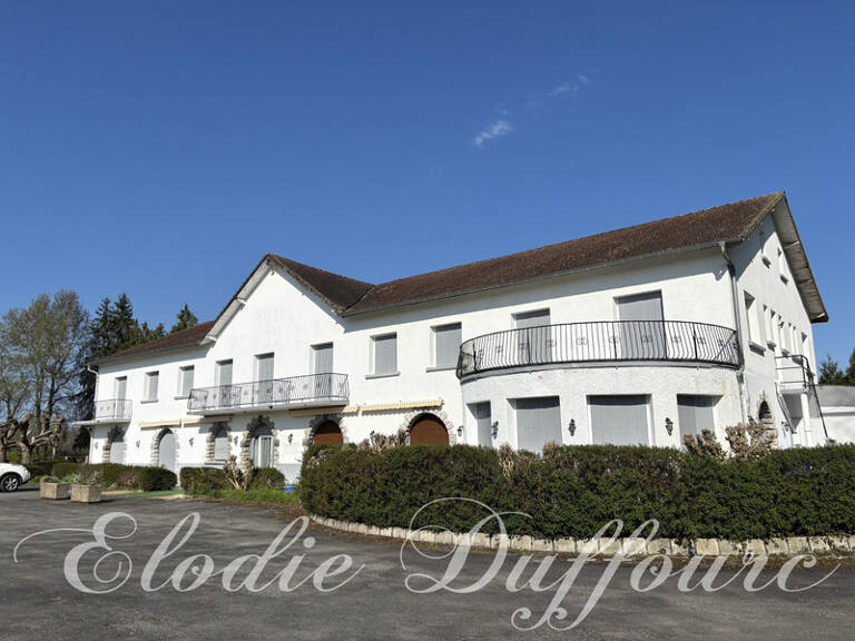 Hôtel / Restaurant sans fonds de commerce à Lamarque Pontacq — photo 1