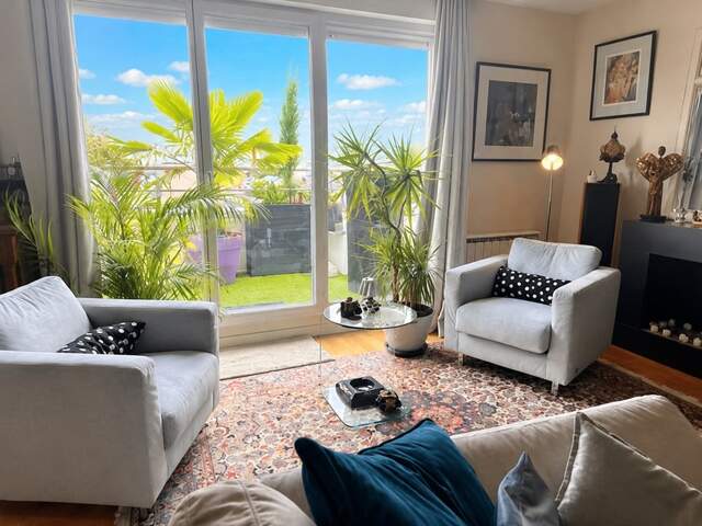 Appartement T4 familial de standing avec terrasse et double garage à Tours — photo du bien