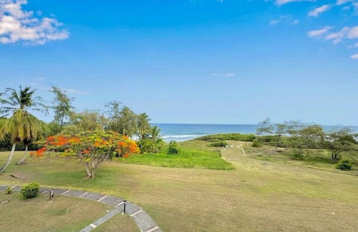 A VENDRE - VUE MER A COUPER LE SOUFFLE – MAGNIFIQUE T3 EN PREMIERE LIGNE - SAINTE ANNE — photo 2