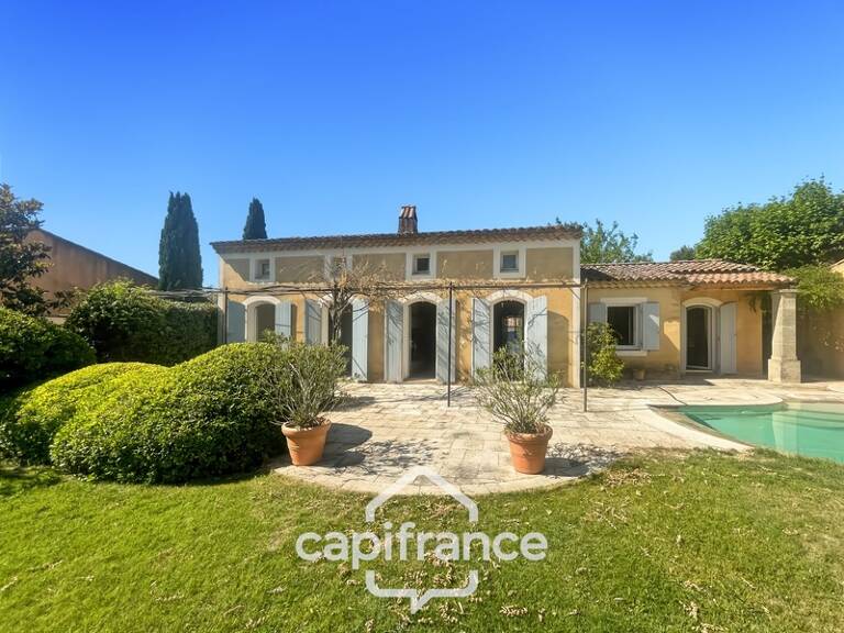 Villa de plain pied de 150 m² avec vue sur le trou numéro 10 , au Domaine et Golf de Pont Royal, terrain 628 m² ,  4 chambres, piscine, garage — photo 1