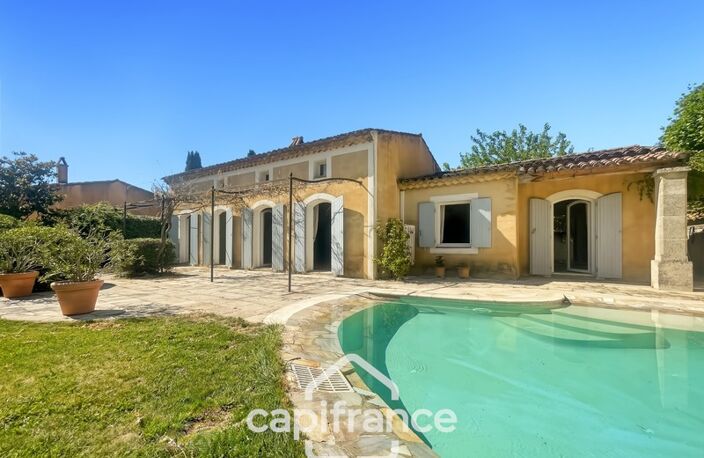 Villa de plain pied de 150 m² avec vue sur le trou numéro 10 , au Domaine et Golf de Pont Royal, terrain 628 m² ,  4 chambres, piscine, garage — photo 3