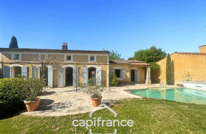 Villa de plain pied de 150 m² avec vue sur le trou numéro 10 , au Domaine et Golf de Pont Royal, terrain 628 m² ,  4 chambres, piscine, garage — photo 4