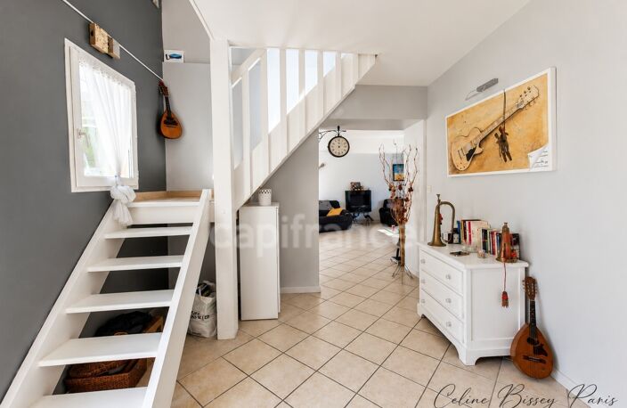 Maison à vendre 6 pièces 140 M2 VILLENEUVE LA GUYARD (89), BEAU VOLUME, cour et jardin 1200M2 — photo 3