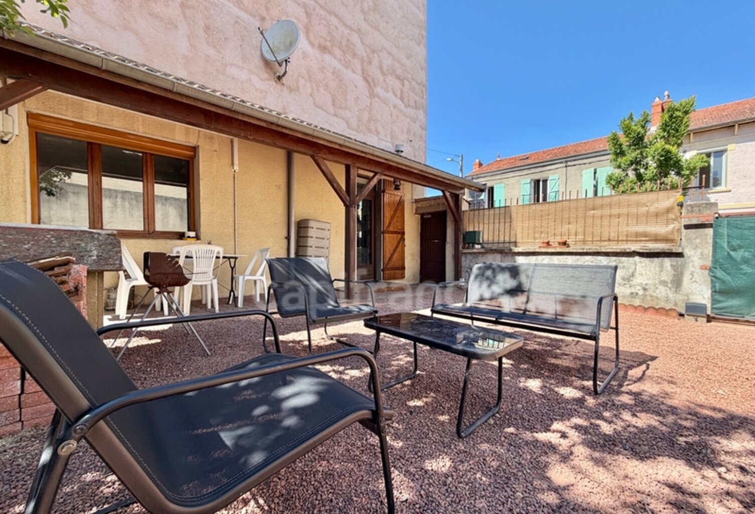 APPARTEMENT 61 M2, 2 CHAMBRE, COUR DE 80 M2, GARAGE, FIBRE OPTIQUE, DOUBLE VITRAGE + VOLETS ROULANTS, CAVE DE 31 M2, FAIBLE CHARGES DE COPROPRIÉTÉ — photo 1