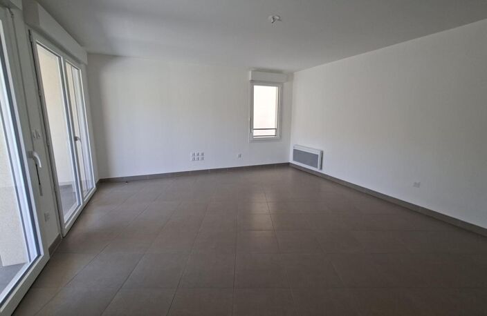 Appartement T3 avec terrasse et jardin — photo 5
