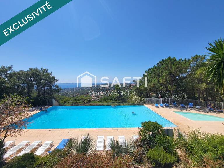 Coup de cœur aux Issambres ! Appartement T2 de 36m2 rénové, lumineux et au calme, avec terrasse, aperçu mer et accès à une piscine panoramique face à la Méditerranée, tennis,  boulodrome, parkings, dans une résidence sécurisée aux ISSAMBRES, à proximité de SAINTE MAXIME. — photo 1