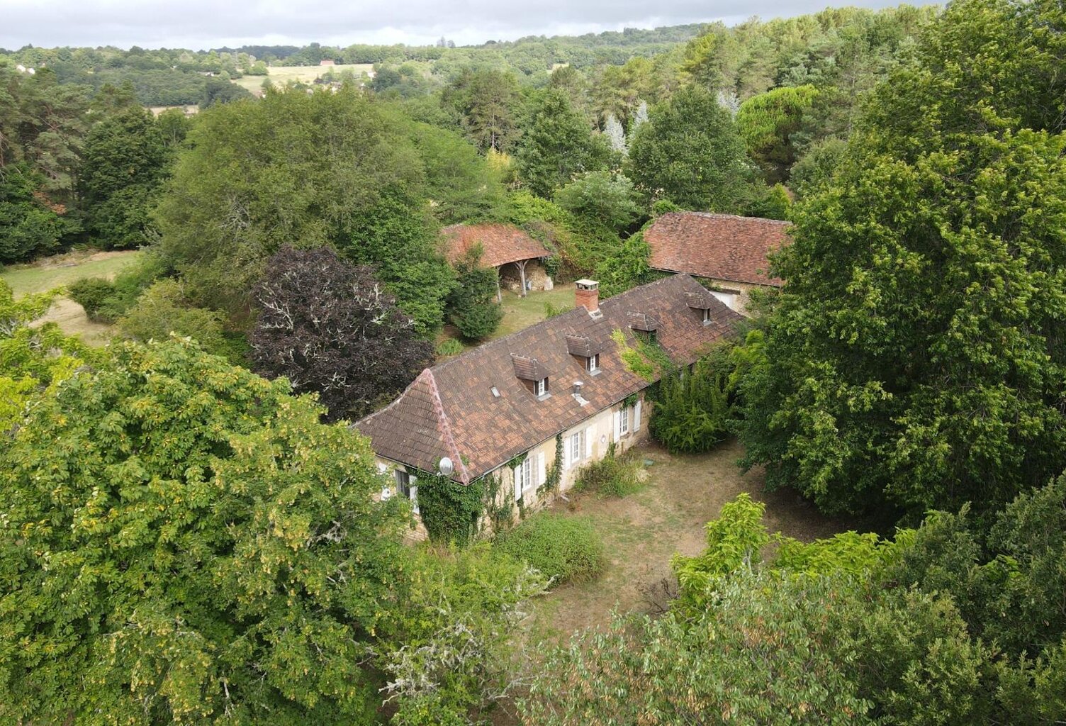 Périgourdine  de 1814, au cœur de 6.9 ha de nature — photo 1