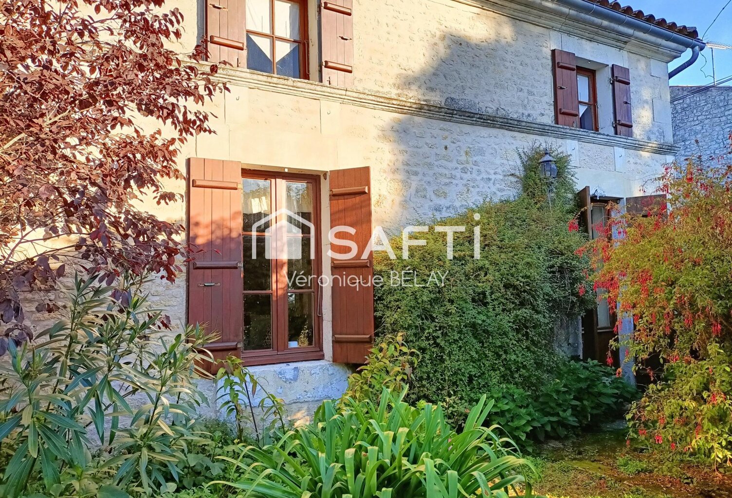 Magnifique maison en pierre sur la commune de Le Gua (Dercie) — photo 1