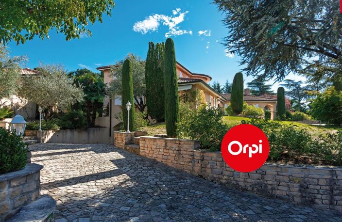 Voici une propriété d’exception au cœur du Village de Saint-Priest à vendre — photo 3