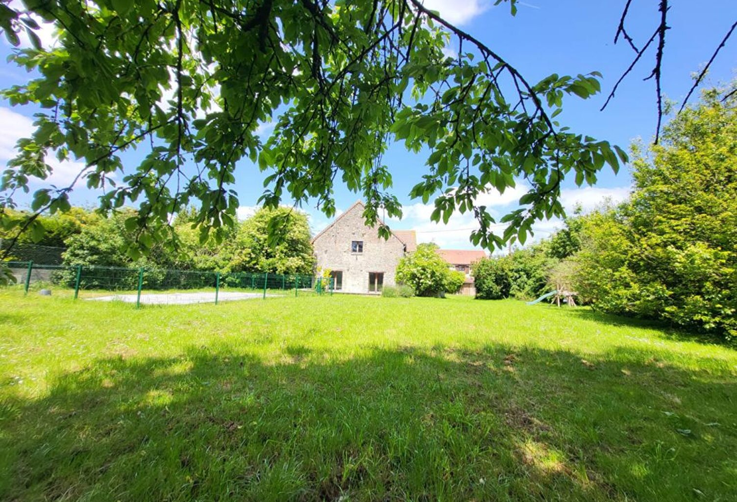 Maison en pierre 6 pièces, jardin et piscine ! — photo 1