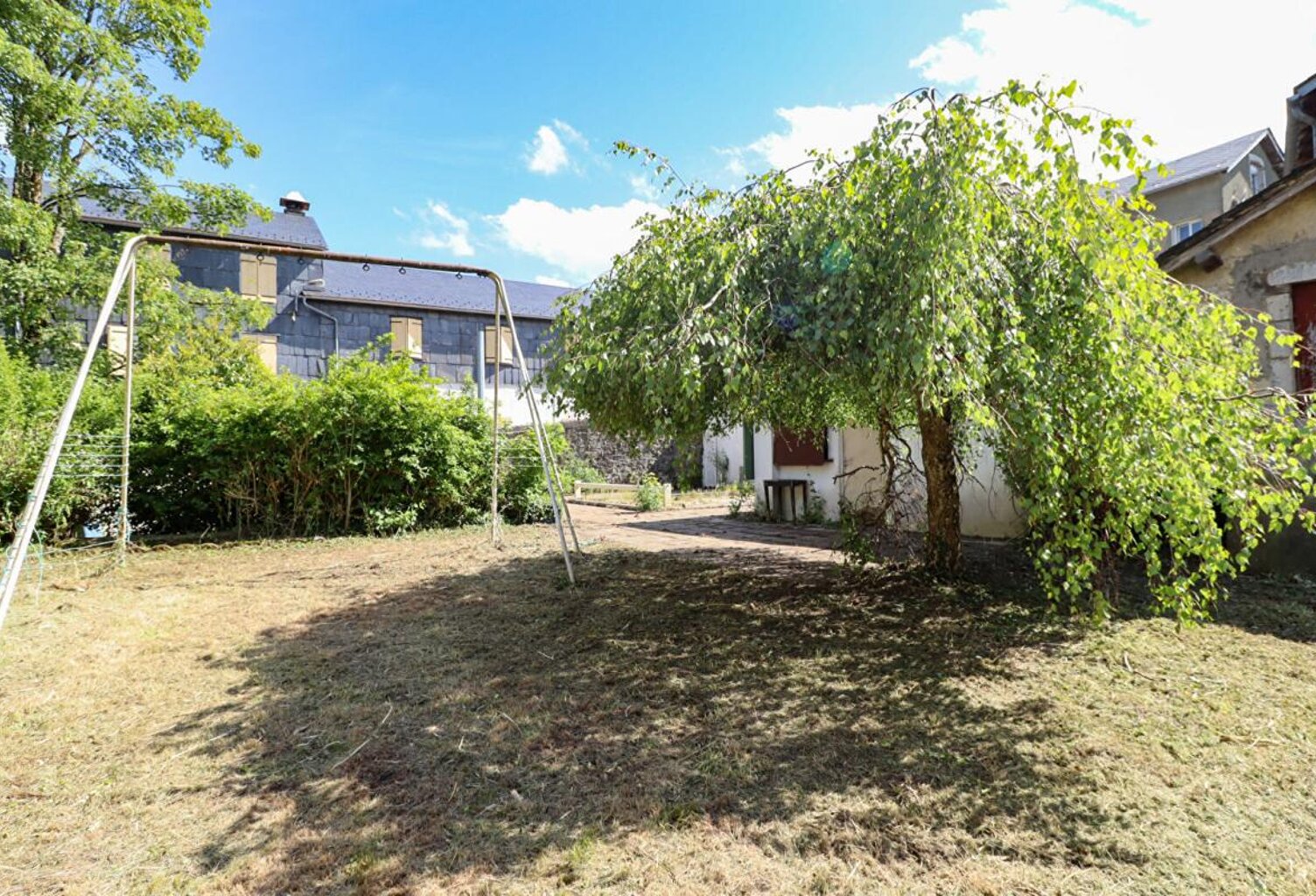 À vendre - Ensemble immobilier avec terrain de 751 m² au coeur de Lacaune — photo 1