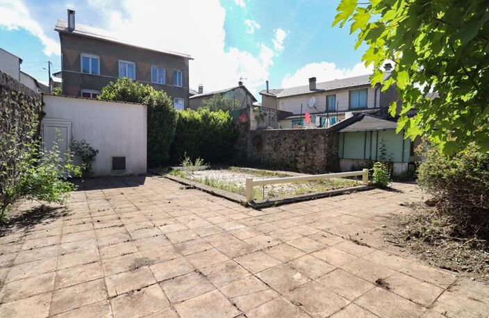 À vendre - Ensemble immobilier avec terrain de 751 m² au coeur de Lacaune — photo 2