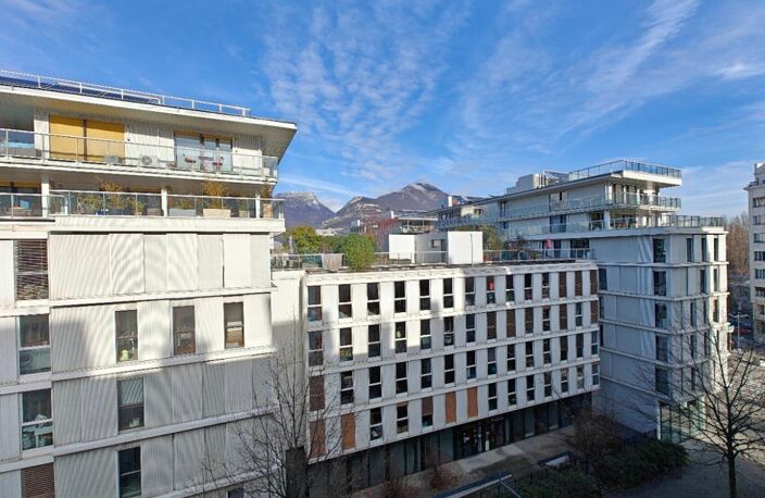 À vendre à Grenoble , T1 avec vue Bastille, SECTEUR caserne de Bonne, déjà loué, idéal investisseur locatif avec Clim — photo 3