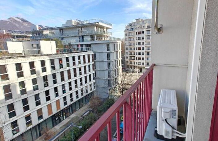 À vendre à Grenoble , T1 avec vue Bastille, SECTEUR caserne de Bonne, déjà loué, idéal investisseur locatif avec Clim — photo 4