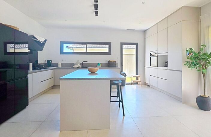 Maison  moderne proche commodités avec jardin et terrasse — photo 2