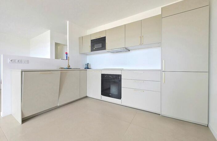 Appartement Le Lavandou 4 pièce(s) 95 m2 A 2 MINUTES DE LA MER — photo 2