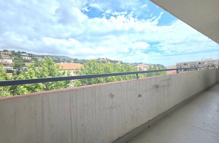 Appartement Le Lavandou 4 pièce(s) 95 m2 A 2 MINUTES DE LA MER — photo 3