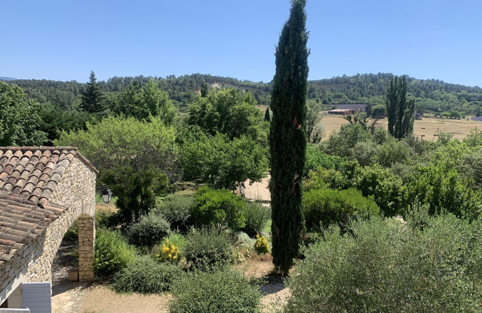 Belle et grande maison en pierres avec piscine — photo 5
