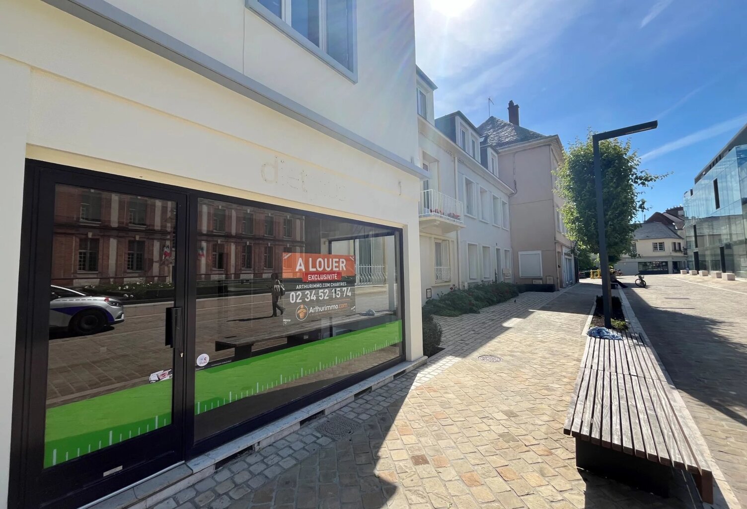 A LOUER - LOCAL COMMERCIAL de 2 pièces situé au coeur du CENTRE VILLE DE CHARTRES — photo 1