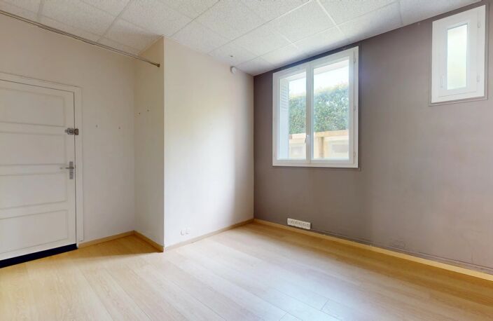 A LOUER - LOCAL COMMERCIAL de 2 pièces situé au coeur du CENTRE VILLE DE CHARTRES — photo 4