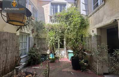 maison de village avec patio et garages — photo du bien