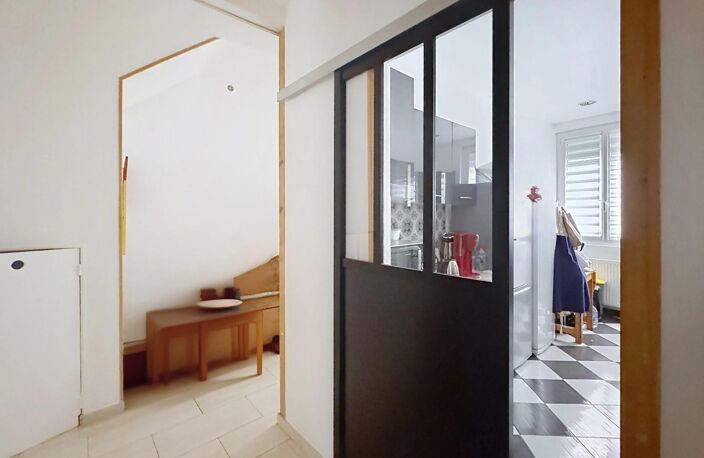 CHARLY SUR MARNE : Commerces, écoles et collège à pied — photo 4